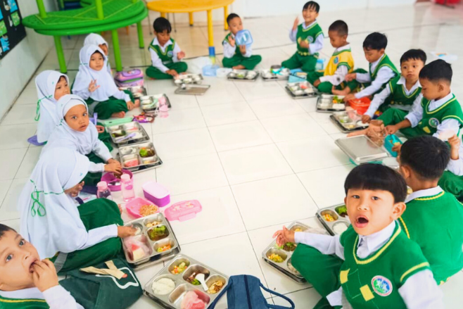 Perdana Program MBG di Sekolah Alam Insan Mulia Lubuklinggau